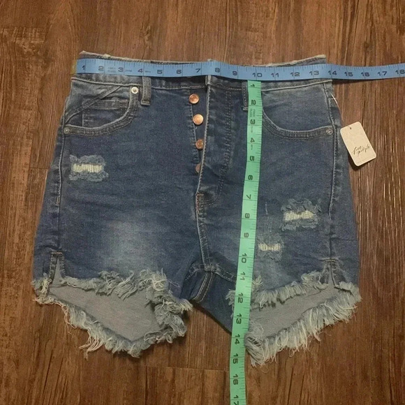 Free People Distressed Cutoff Shorts Waist 24 NWT - Picture 3 of 12